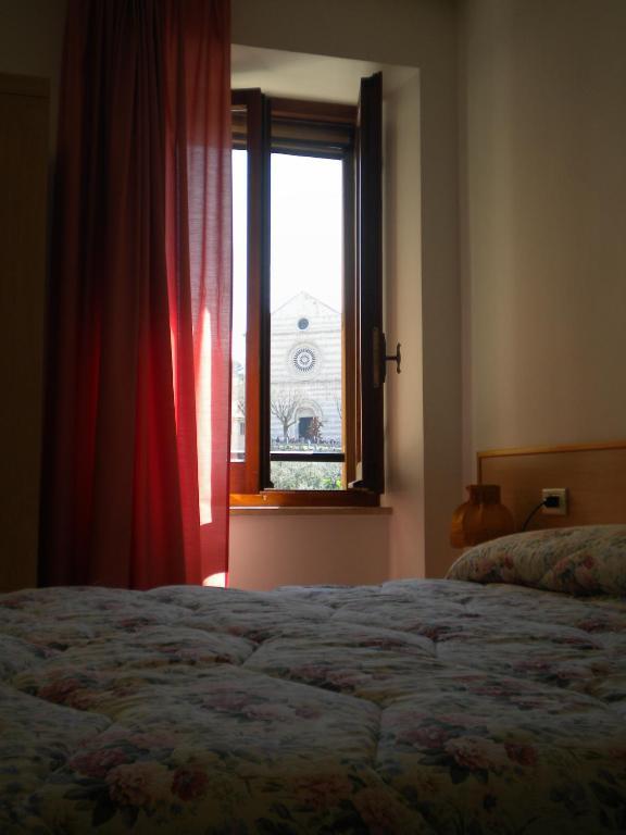 Camere Santa Chiara Ασίζη Δωμάτιο φωτογραφία